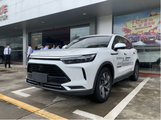Beijing X7首款新车在深圳铭达4S店惊艳亮相197.png