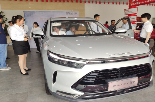 Beijing X7首款新车在深圳铭达4S店惊艳亮相194.png
